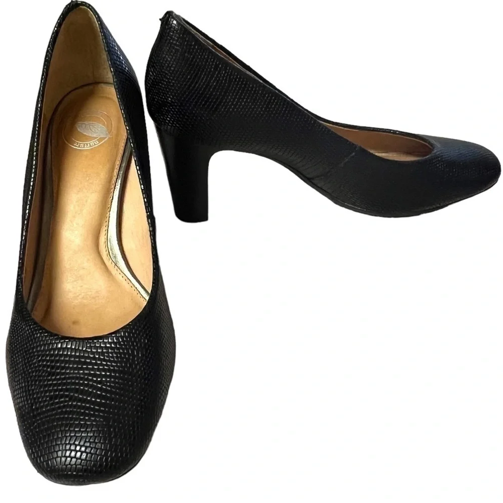 NURTURE by Lamaze Black Leather Round Toe Maren Pump, Size 7